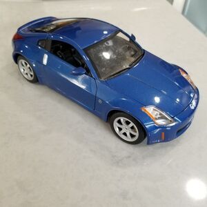 2003 Nissan 350Z blue 1:18 Road Signature no box
